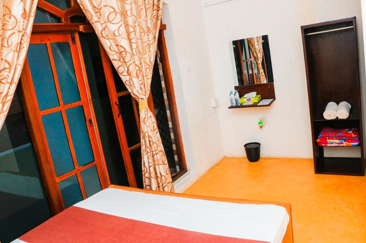 Like Mike Tourist Guest House & Restaurant ネゴンボ エクステリア 写真