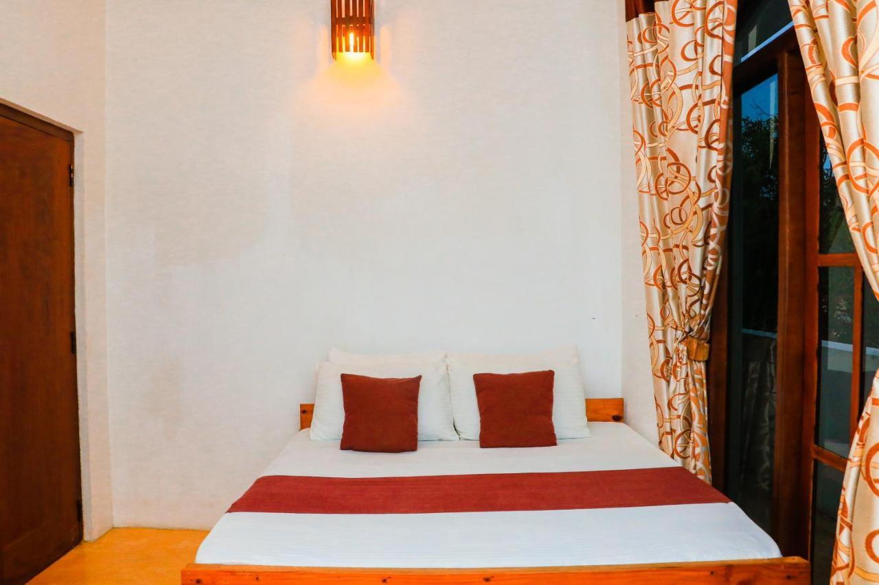 Like Mike Tourist Guest House & Restaurant ネゴンボ エクステリア 写真