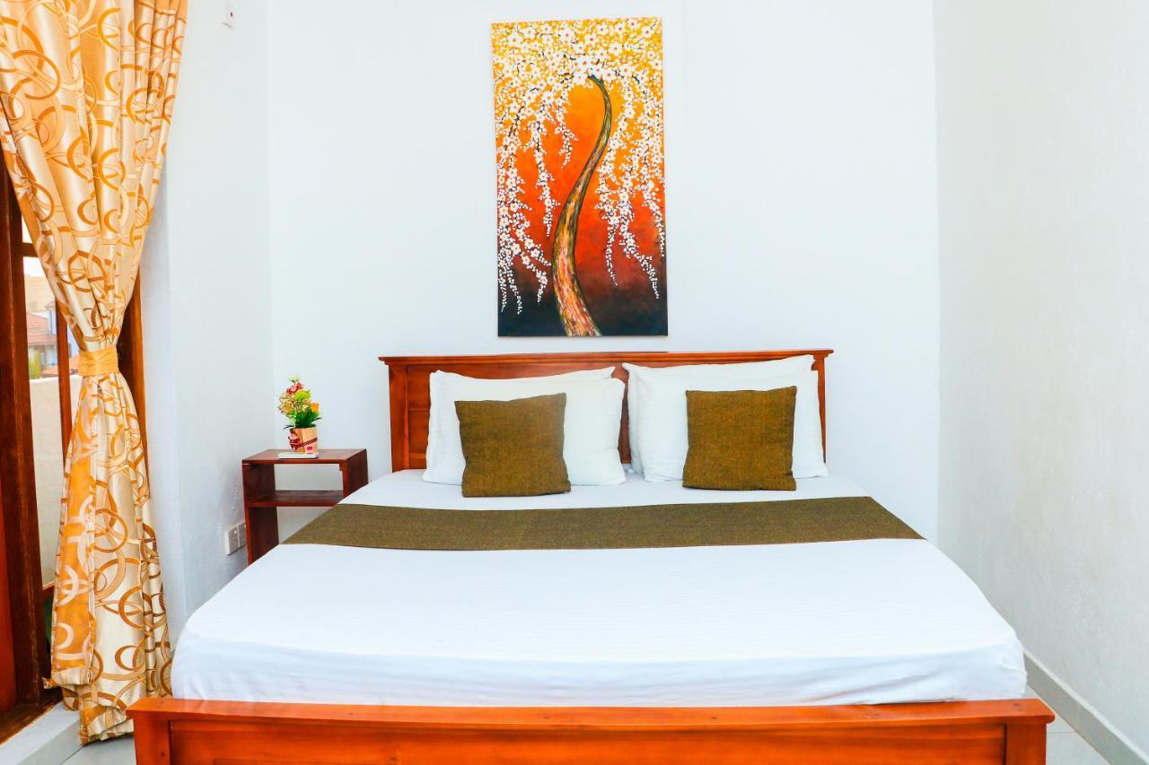 Like Mike Tourist Guest House & Restaurant ネゴンボ エクステリア 写真