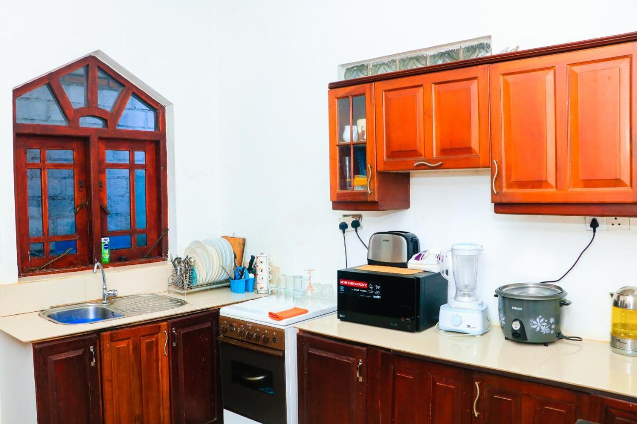 Like Mike Tourist Guest House & Restaurant ネゴンボ エクステリア 写真