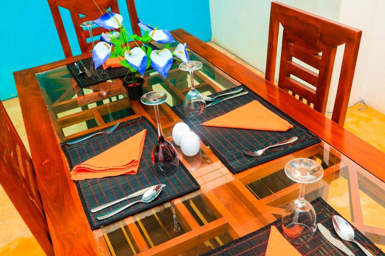 Like Mike Tourist Guest House & Restaurant ネゴンボ エクステリア 写真