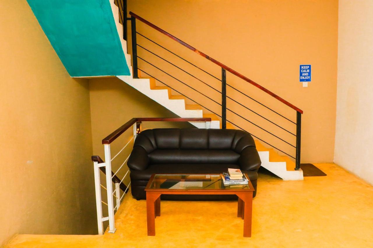 Like Mike Tourist Guest House & Restaurant ネゴンボ エクステリア 写真